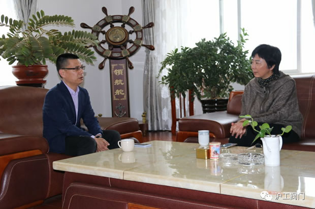 华亭镇党委书记何蓉在金年会 金字招牌调研（图1）