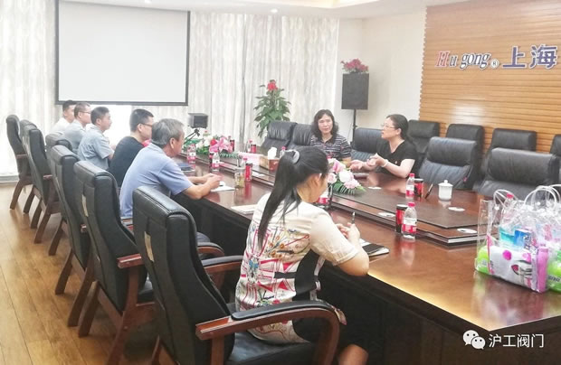 华亭镇党委副书记顾颖健、工会主席何柯文走访慰问我司（图3）