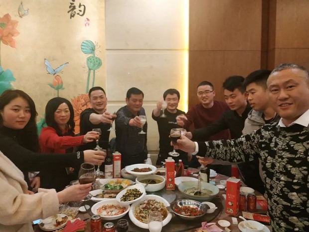 金年会 金字招牌2020年会举杯庆祝（1）