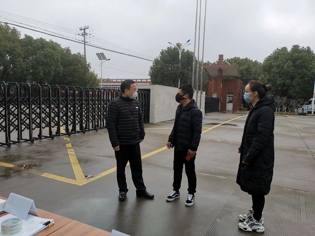 华亭镇党委副书记镇长沈飚，华亭镇企业发展办公室主任汤冰洁调研金年会 金字招牌（图2）