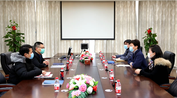 华亭镇党委书记何蓉走访调研金年会 金字招牌