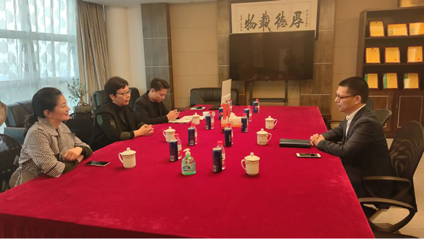 华亭镇党委书记何蓉走访调研金年会 金字招牌（图1）