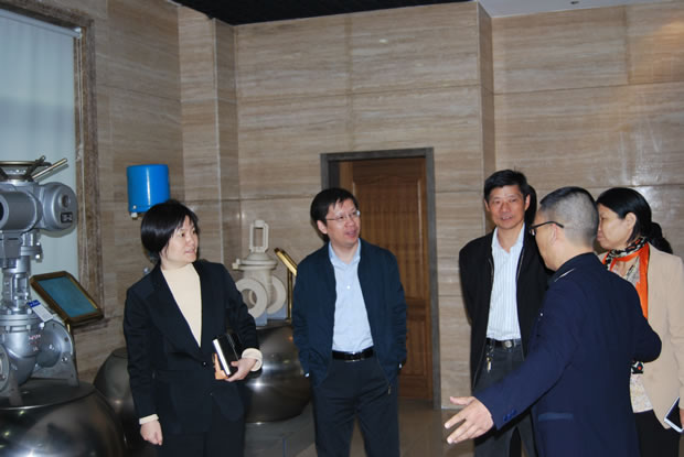 嘉定区社工委书记葛影敏视察金年会 金字招牌（2）